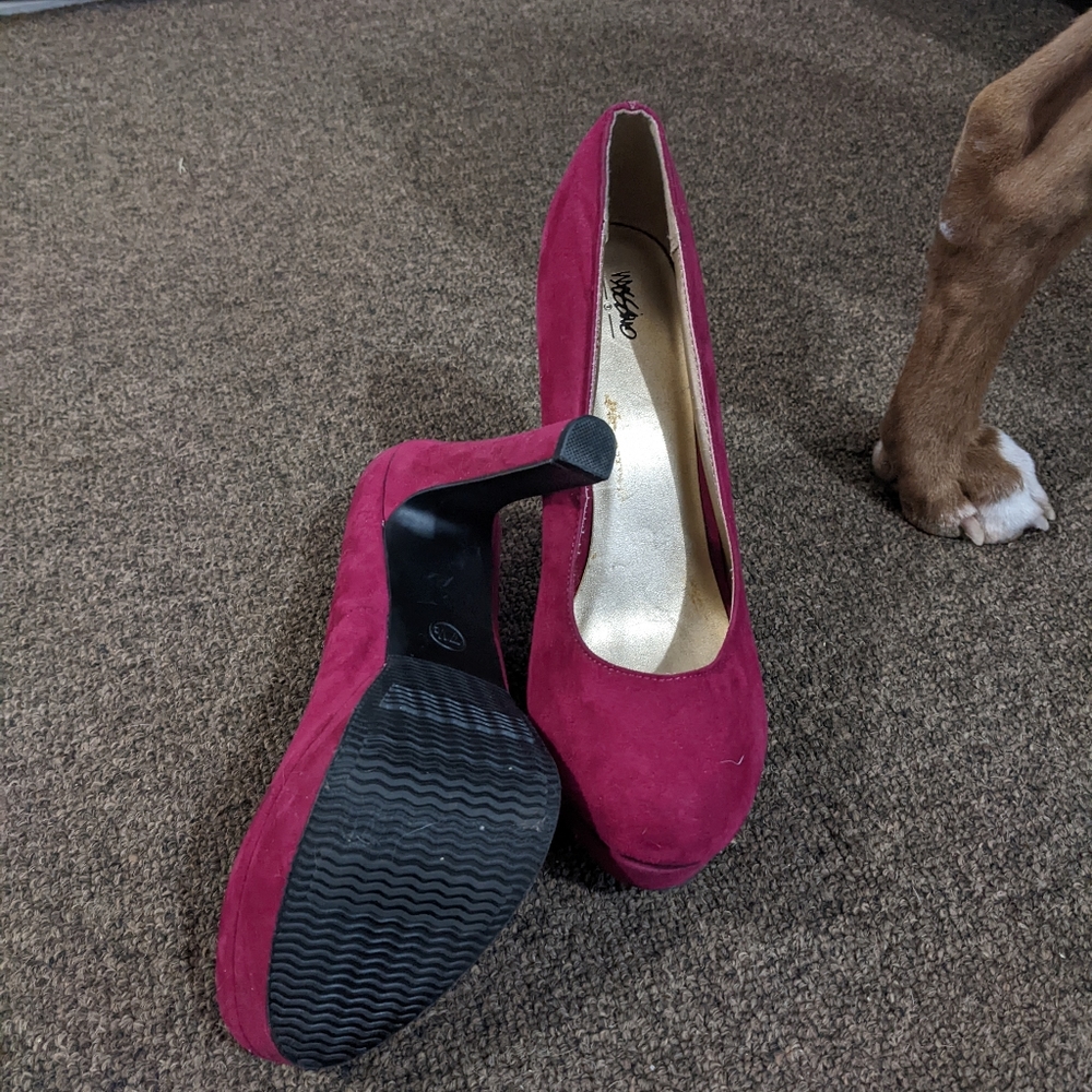 Pink Pumps - Picture 2 of 3